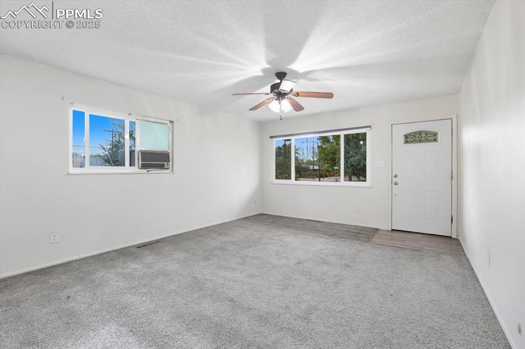 Image 11 of 31: Living Room