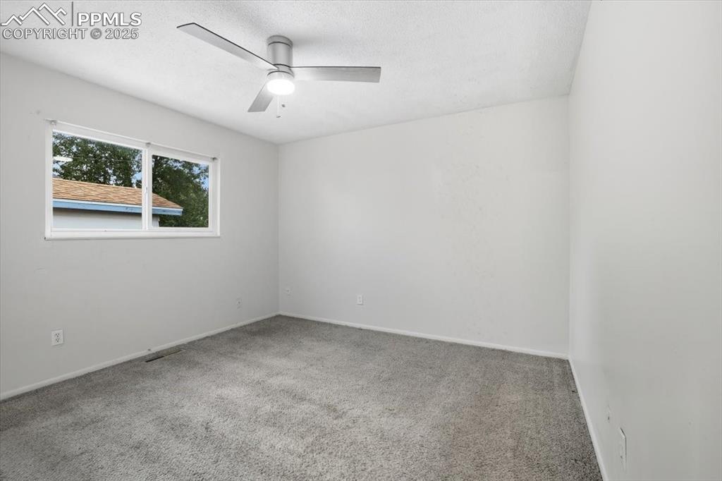 Image 13 of 31: Bedroom