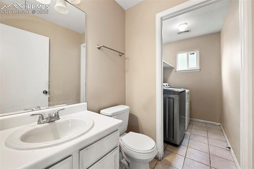 Image 13 of 28: Bathroom