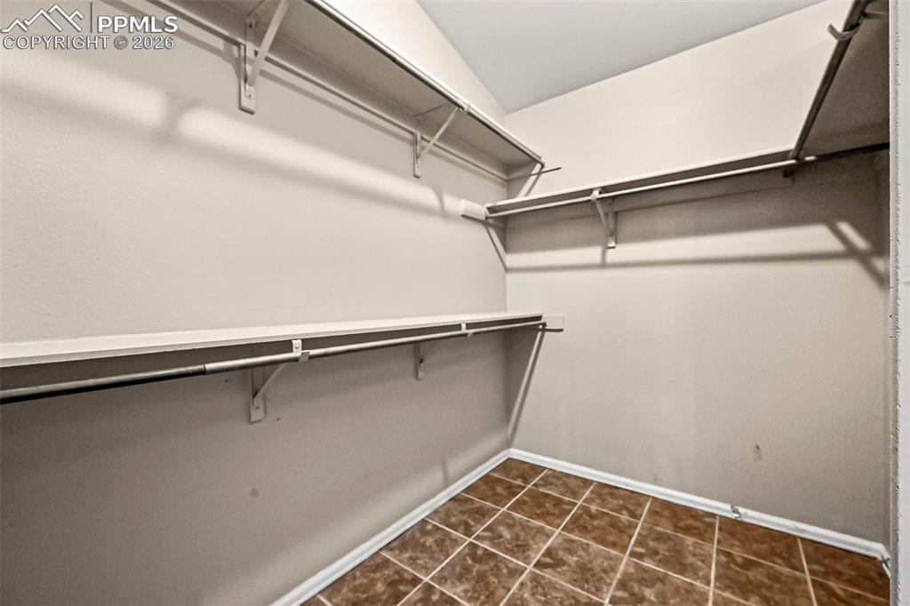 Image 18 of 28: Closet