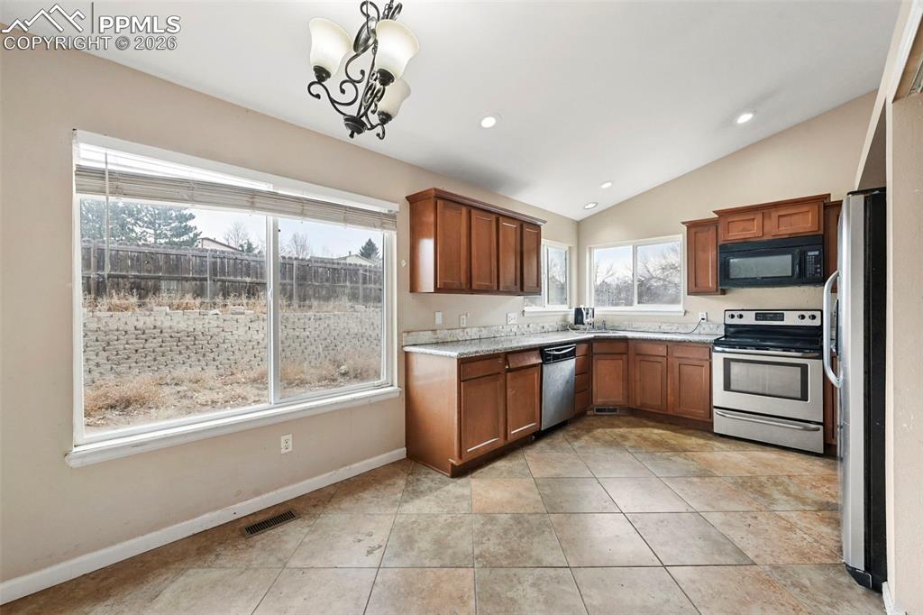 Image 8 of 28: Kitchen