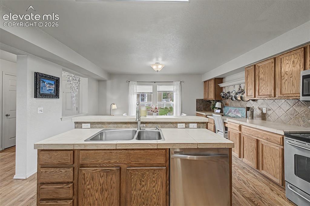 Image 12 of 35: Island great for prep and entertaining