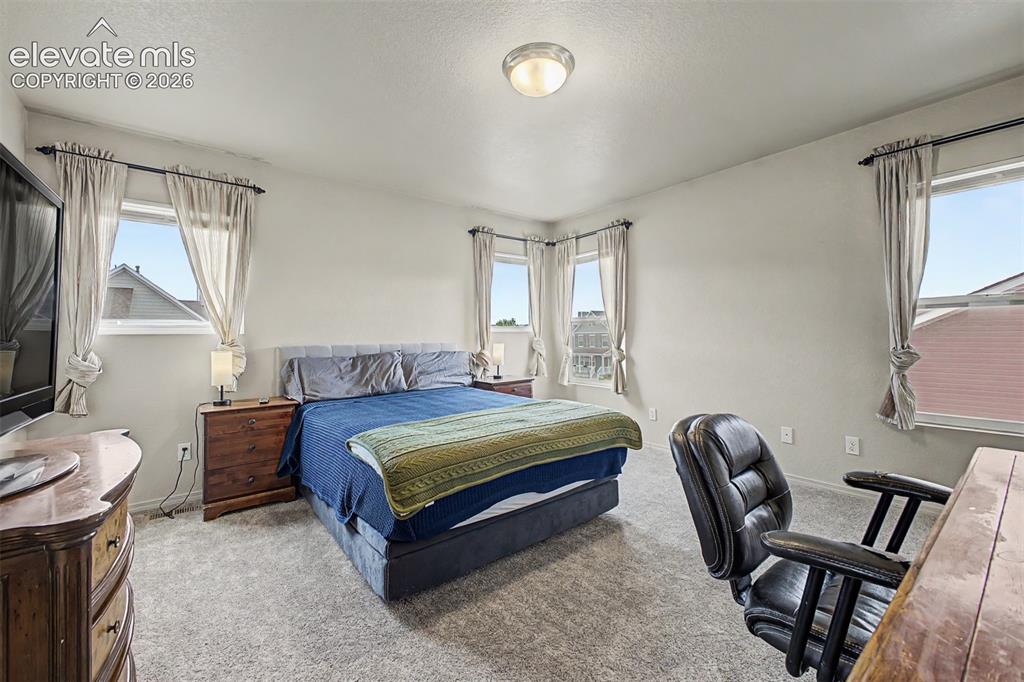 Image 18 of 35: Bedroom