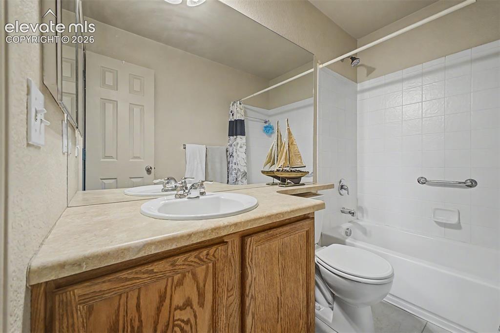 Image 26 of 35: Spacious 2nd Full Bathroom