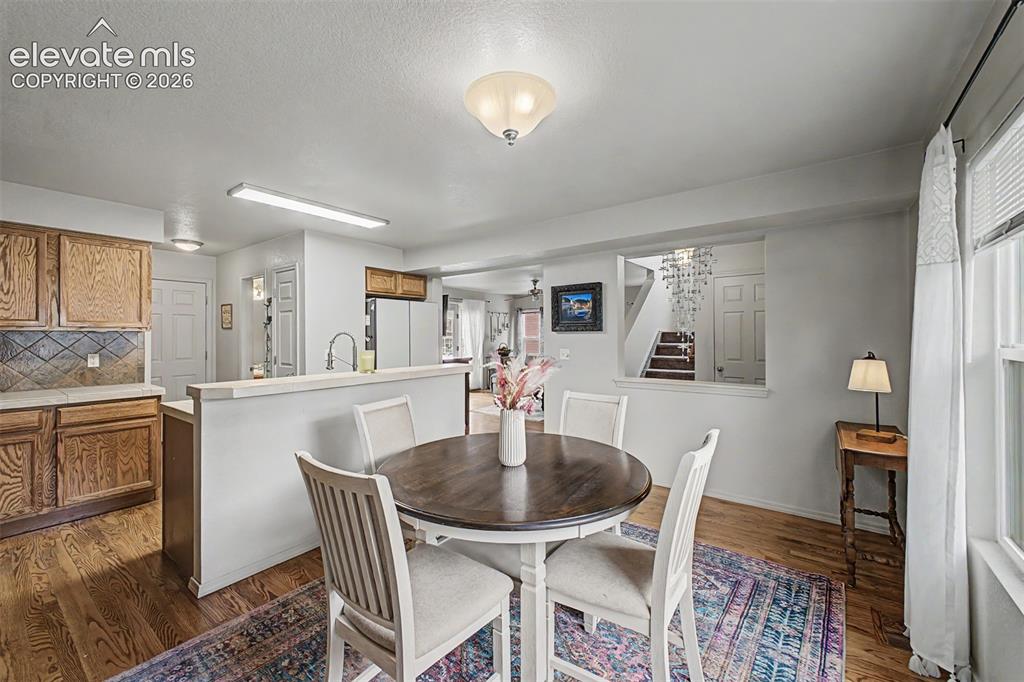 Image 8 of 35: Dining Area