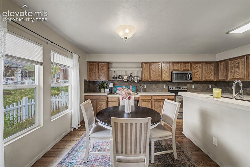 Image 9 of 35: Kitchen