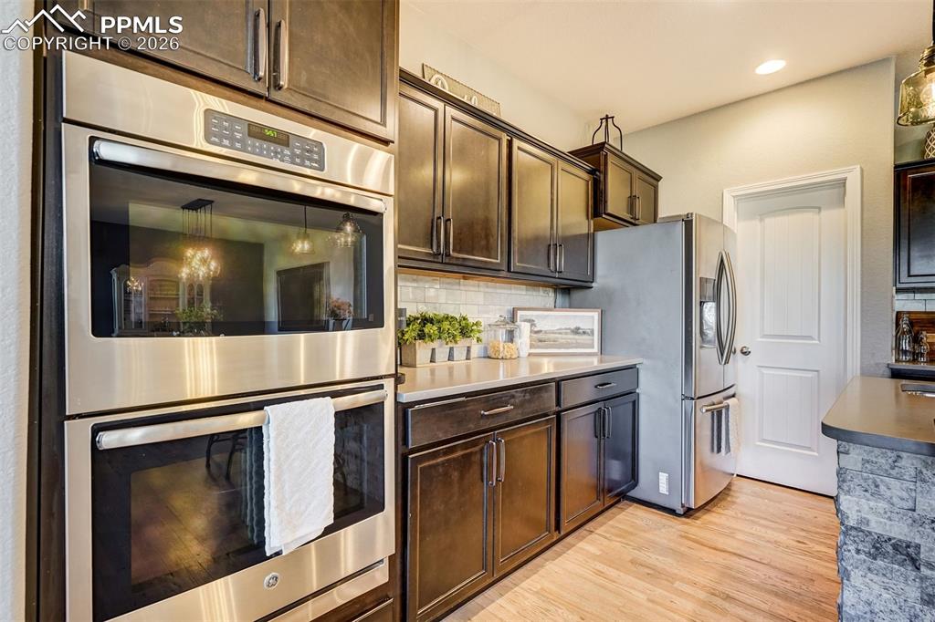Image 11 of 50: Kitchen