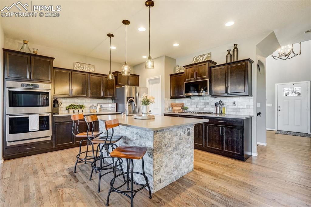 Image 15 of 50: Kitchen