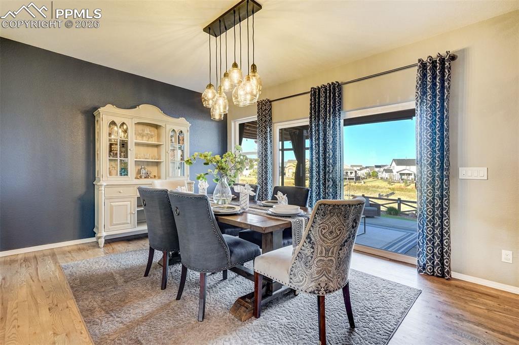 Image 17 of 50: Dining Area