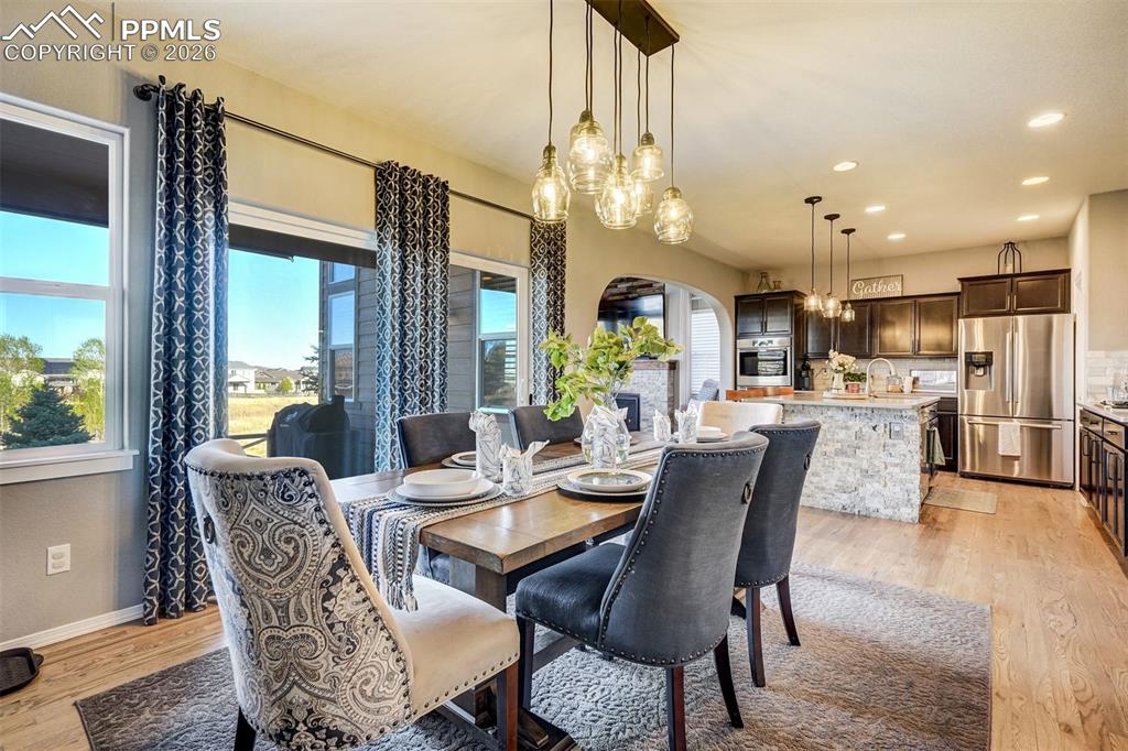 Image 18 of 50: Dining Area