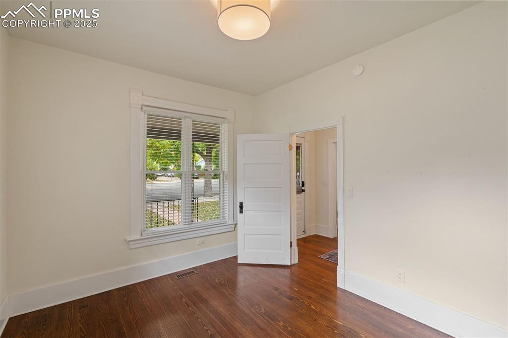 Image 12 of 32: Front bedroom 