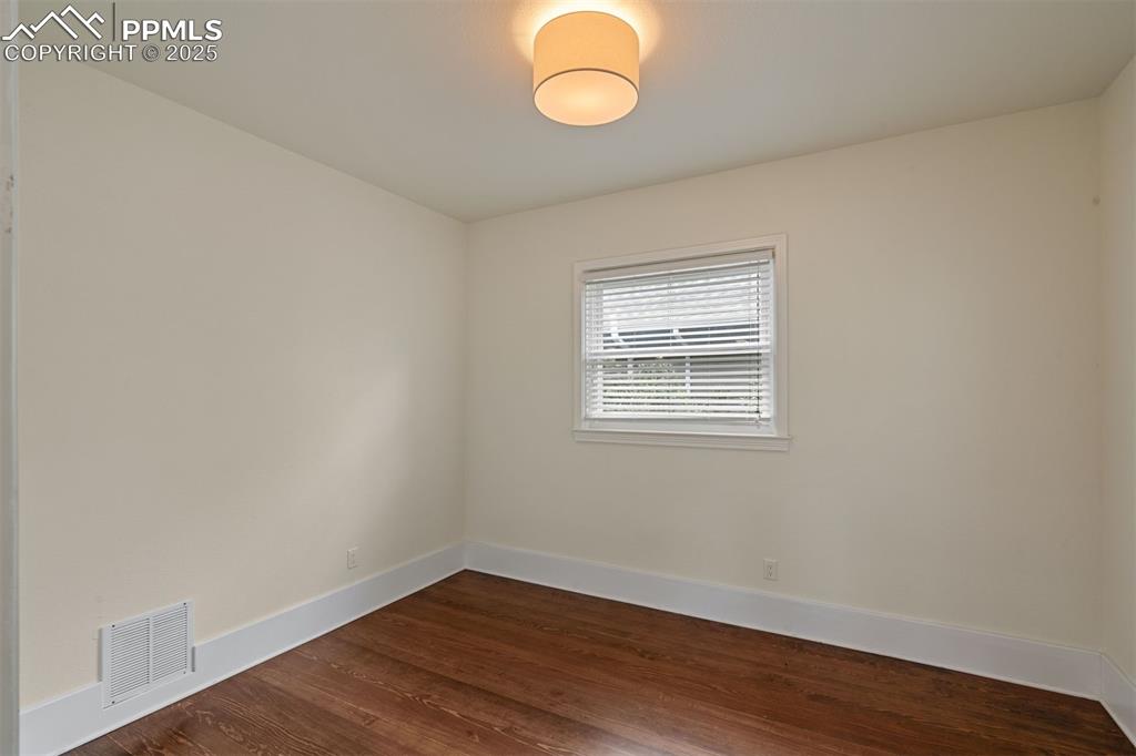 Image 18 of 32: Front bedroom