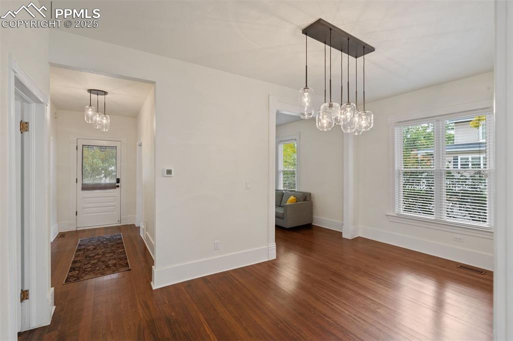 Image 19 of 32: Beautiful original Fir hardwood floors.