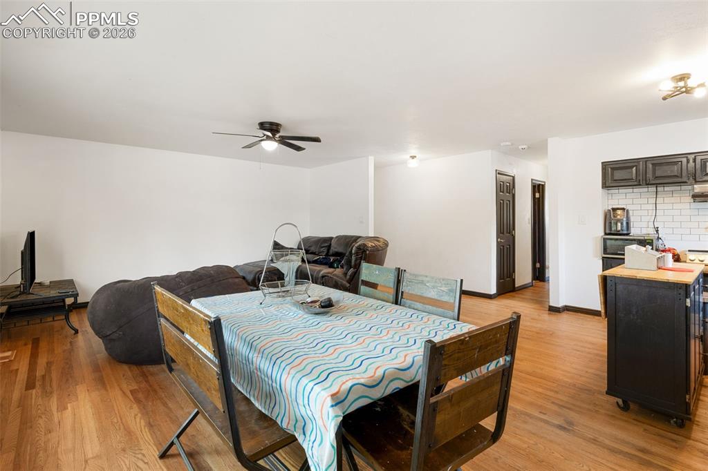 Image 10 of 27: Dining Area