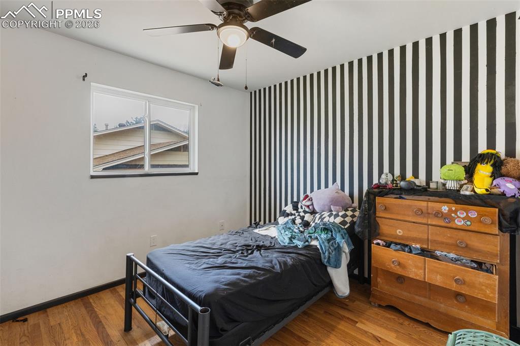 Image 11 of 27: Bedroom