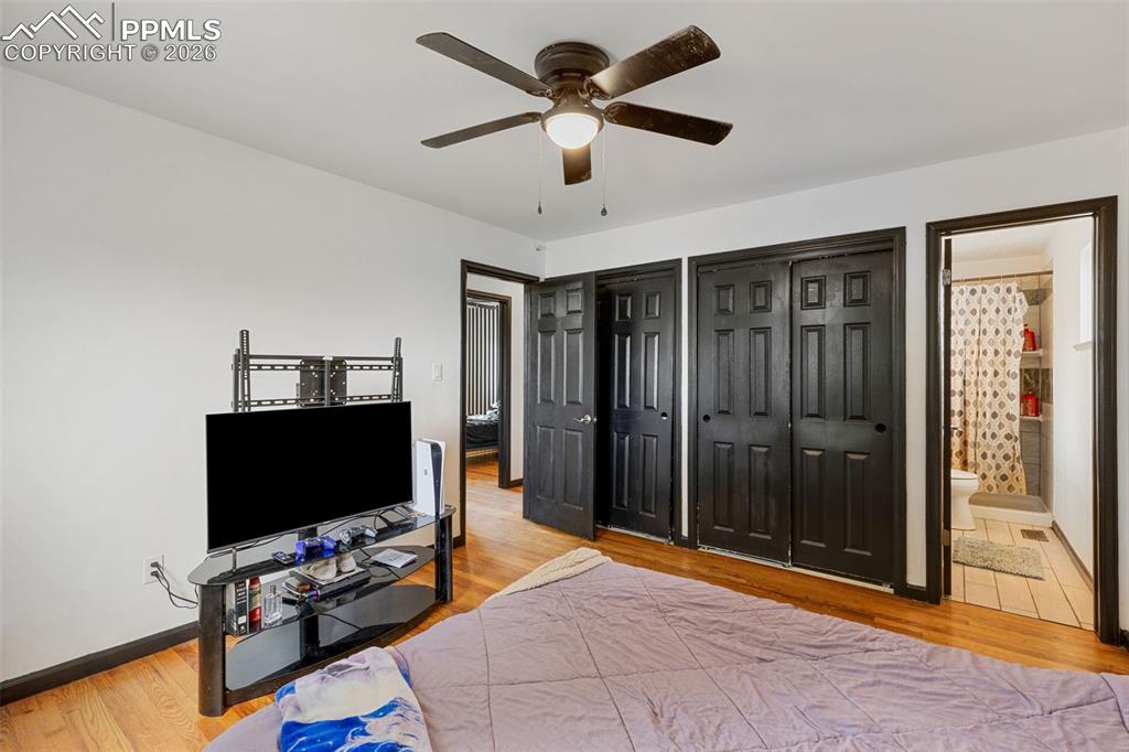 Image 13 of 27: Bedroom