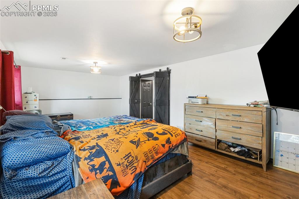 Image 20 of 27: Bedroom