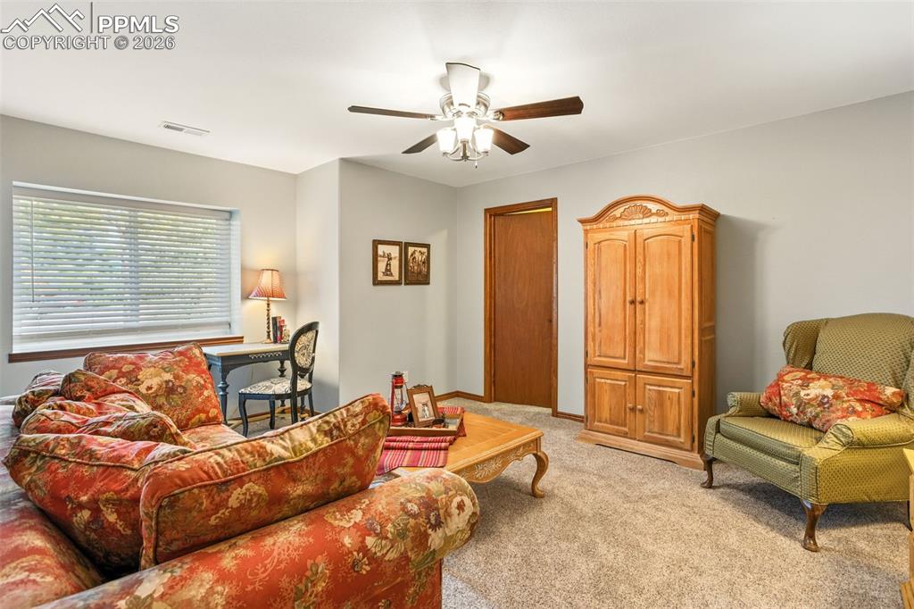 Image 35 of 50: Garden level Bed #4 w/walk-in closet