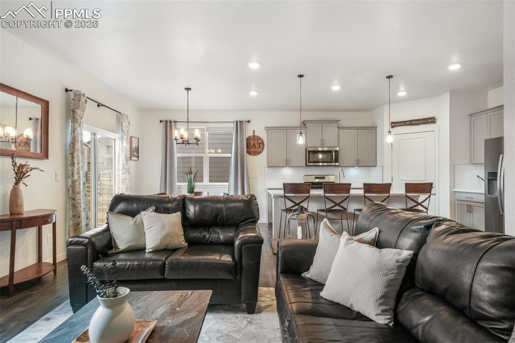 Image 17 of 50: Dining Area