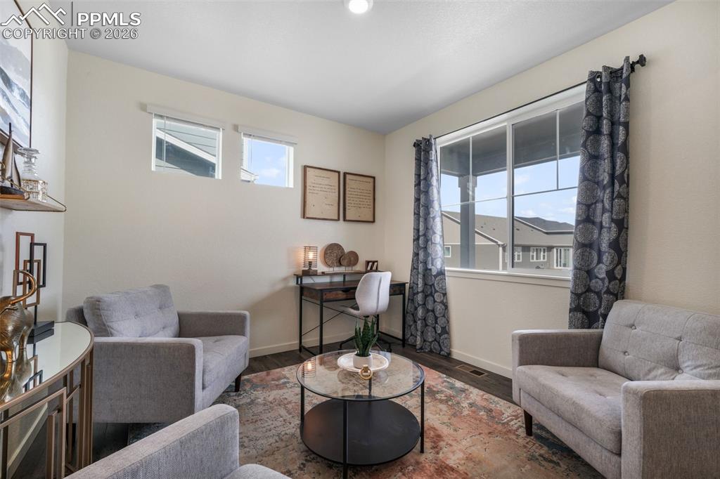 Image 6 of 50: Sitting Room