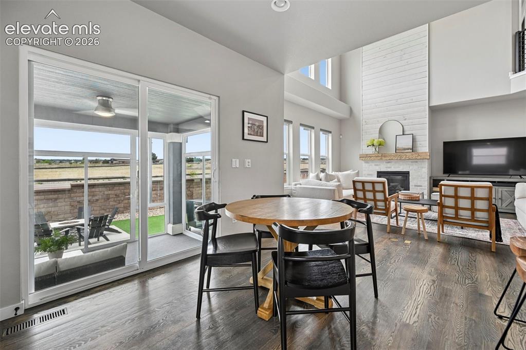 Image 10 of 47: Dining Area