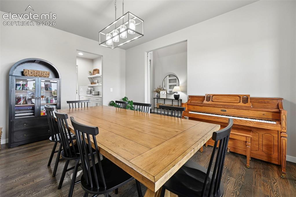 Image 15 of 47: Dining Area