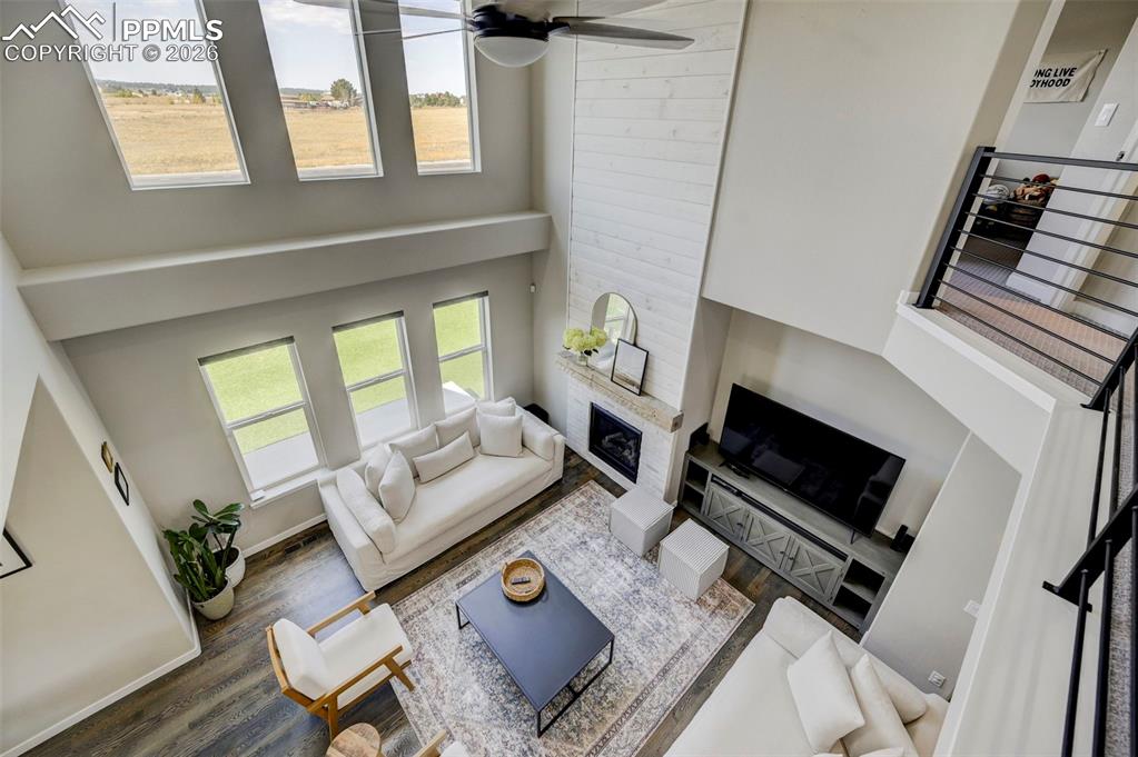 Image 16 of 48: Living Room