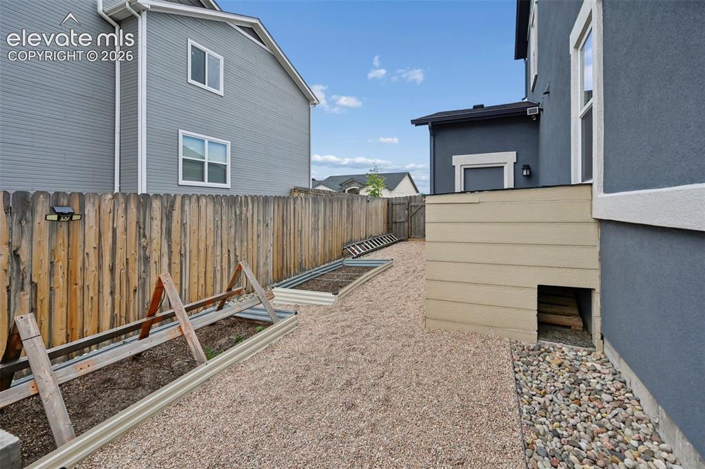 Image 18 of 47: Yard