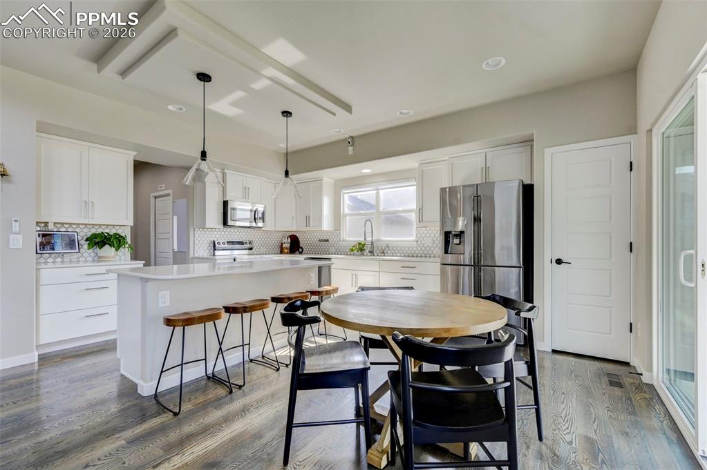 Image 19 of 48: Kitchen