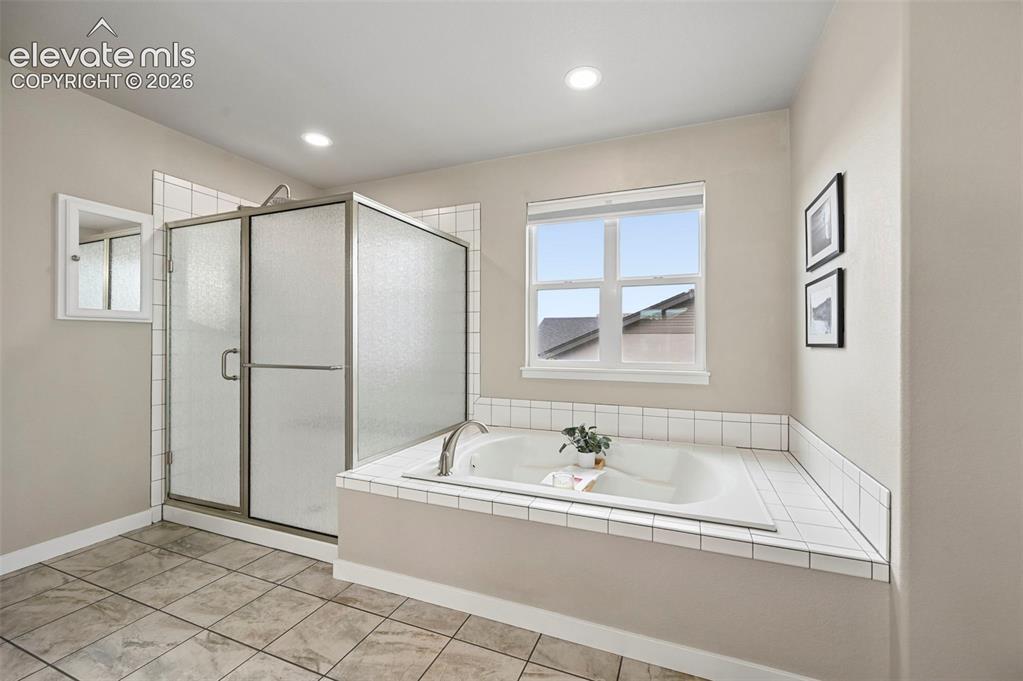Image 24 of 47: Bathroom