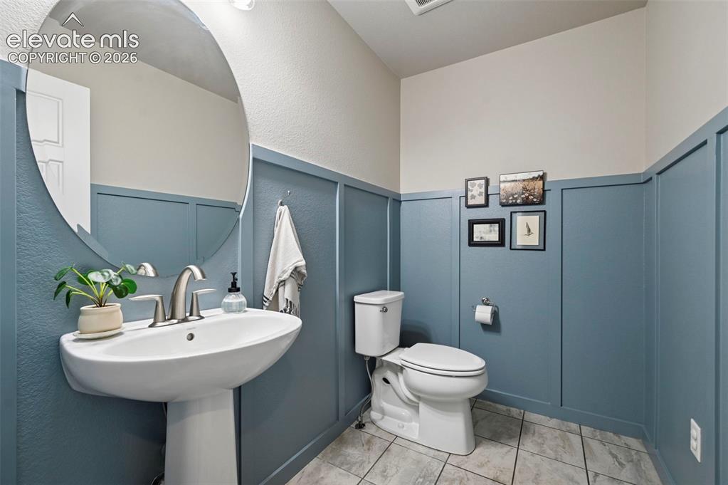 Image 33 of 47: Bathroom