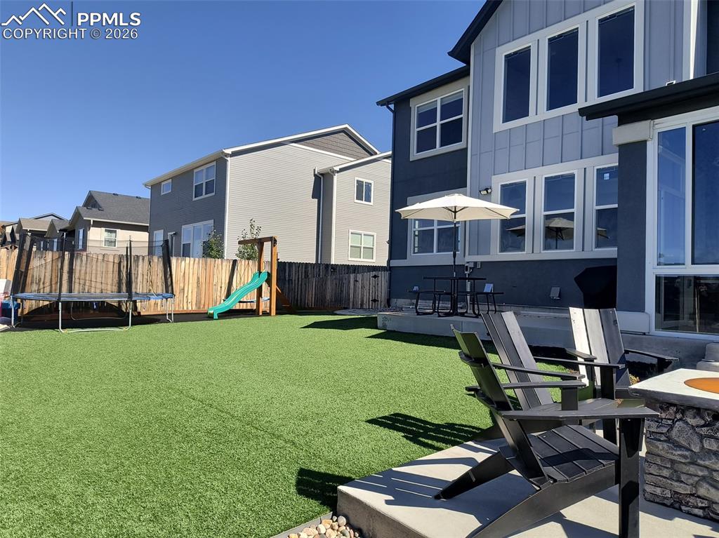 Image 47 of 48: Yard