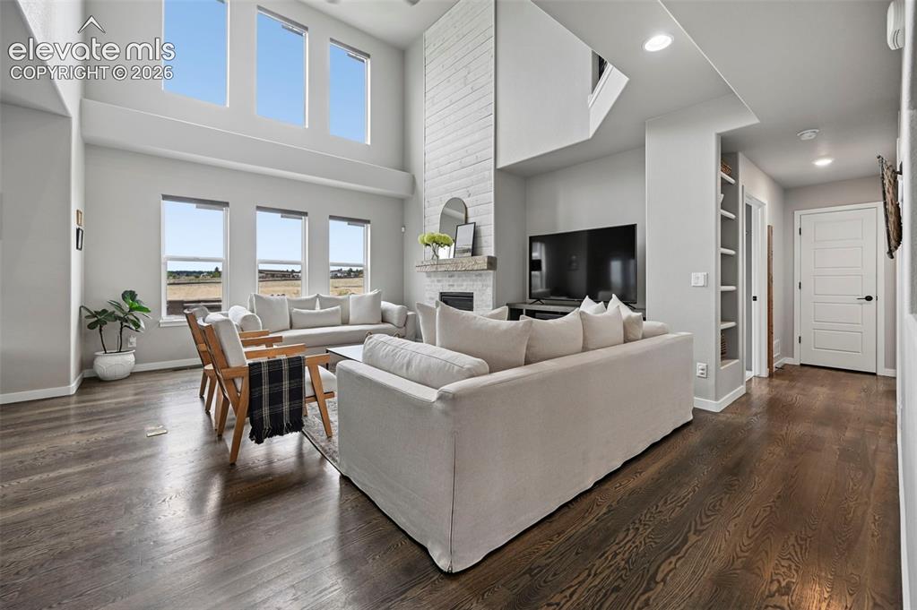 Image 6 of 47: Living Room