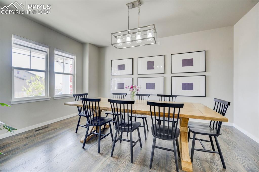 Image 8 of 48: Dining Area