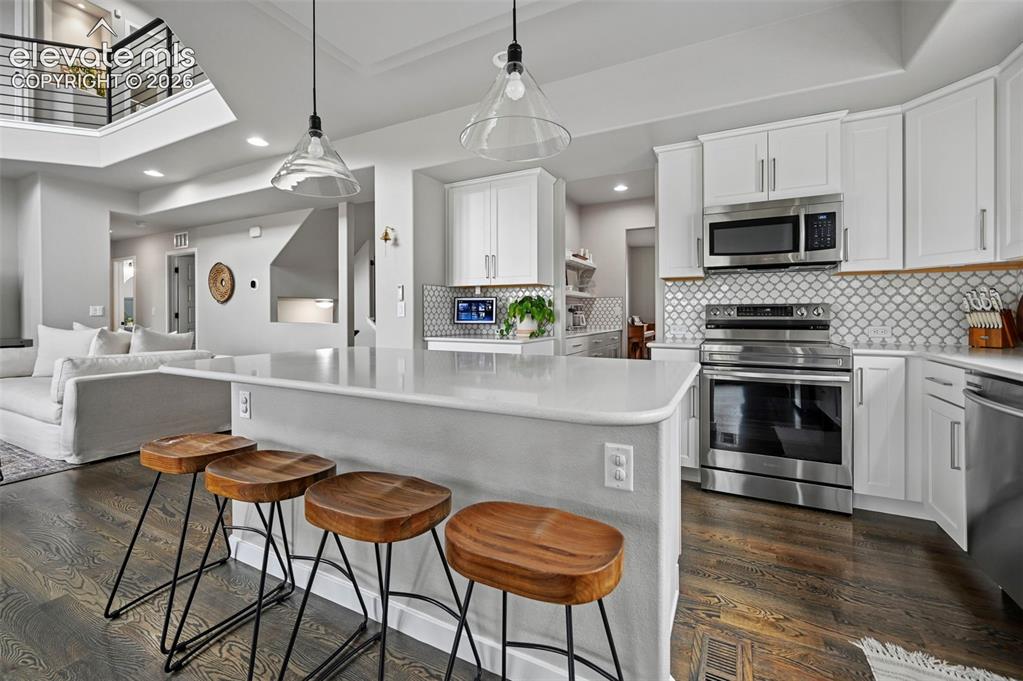 Image 9 of 47: Kitchen