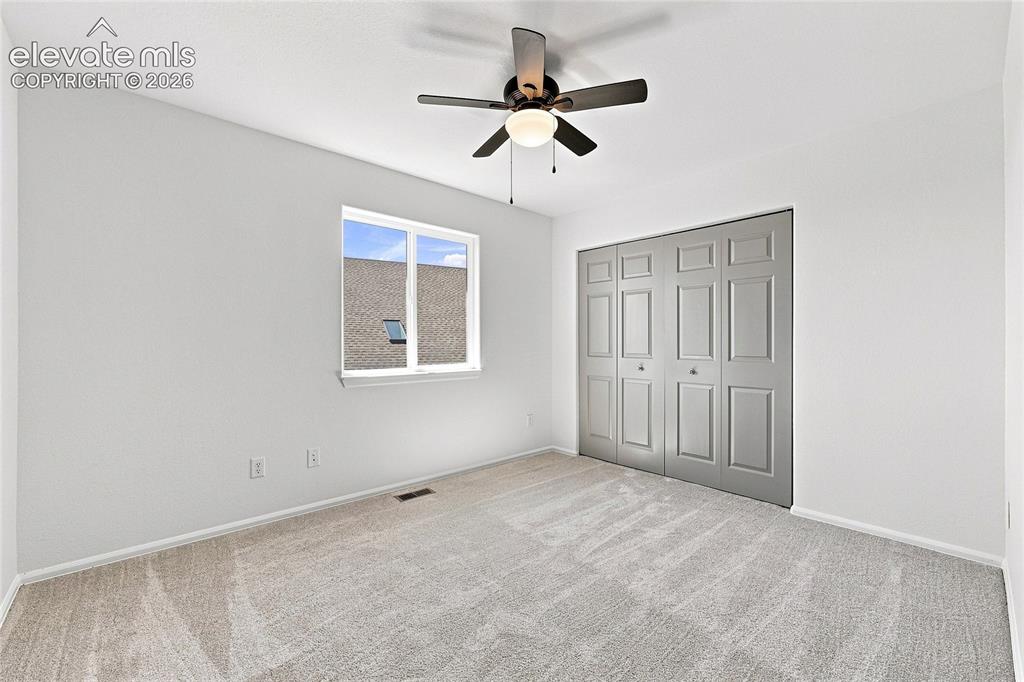 Image 18 of 30: Bedroom