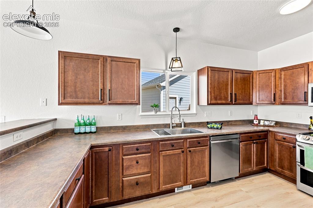 Image 2 of 30: Kitchen