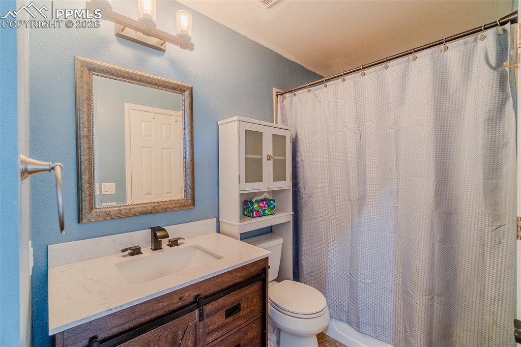 Image 10 of 37: Bathroom