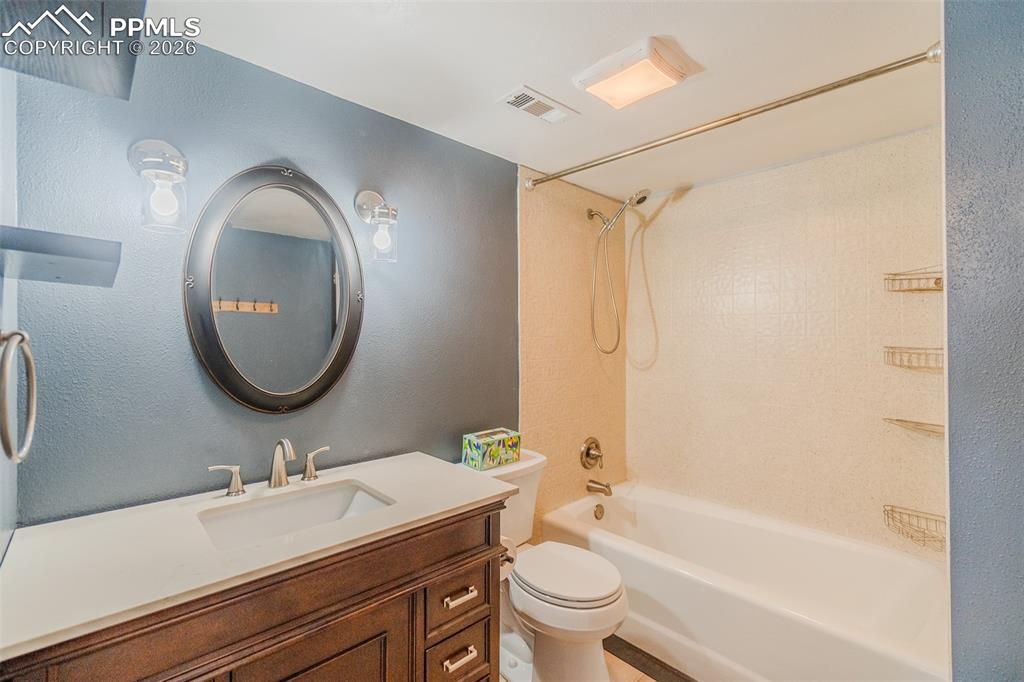 Image 14 of 37: Bathroom