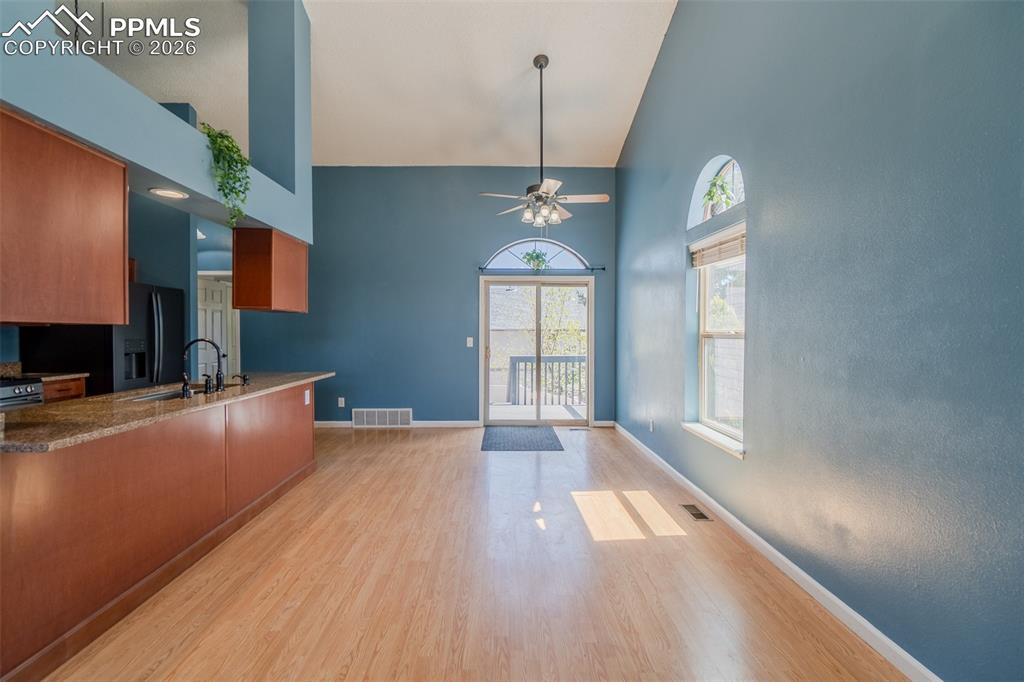 Image 19 of 37: Dining Room