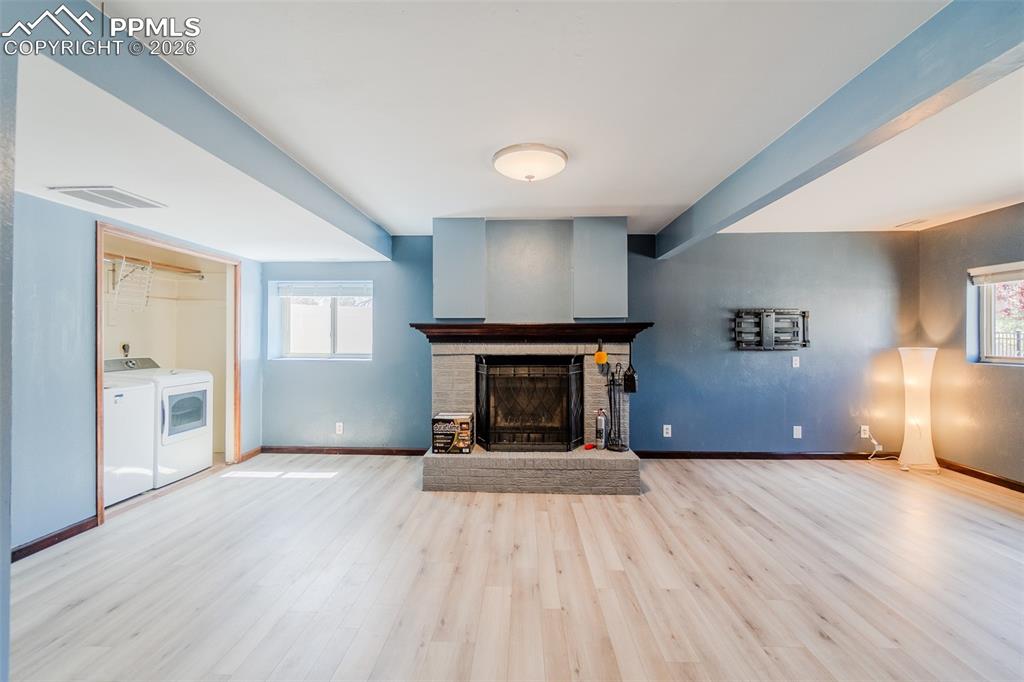 Image 31 of 37: Living Room