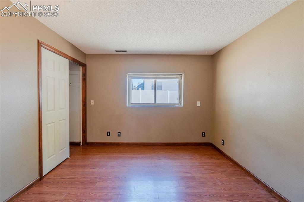 Image 34 of 37: Bedroom