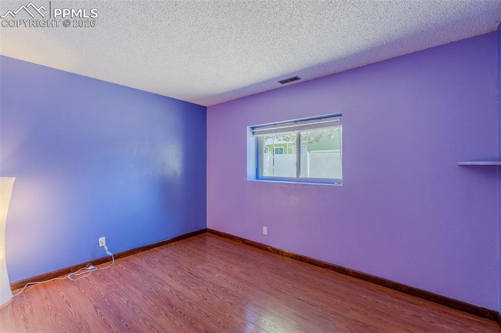 Image 35 of 37: Bedroom