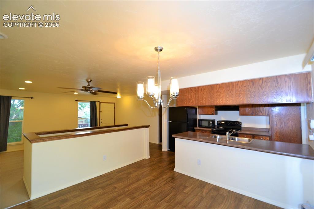Image 3 of 13: Kitchen