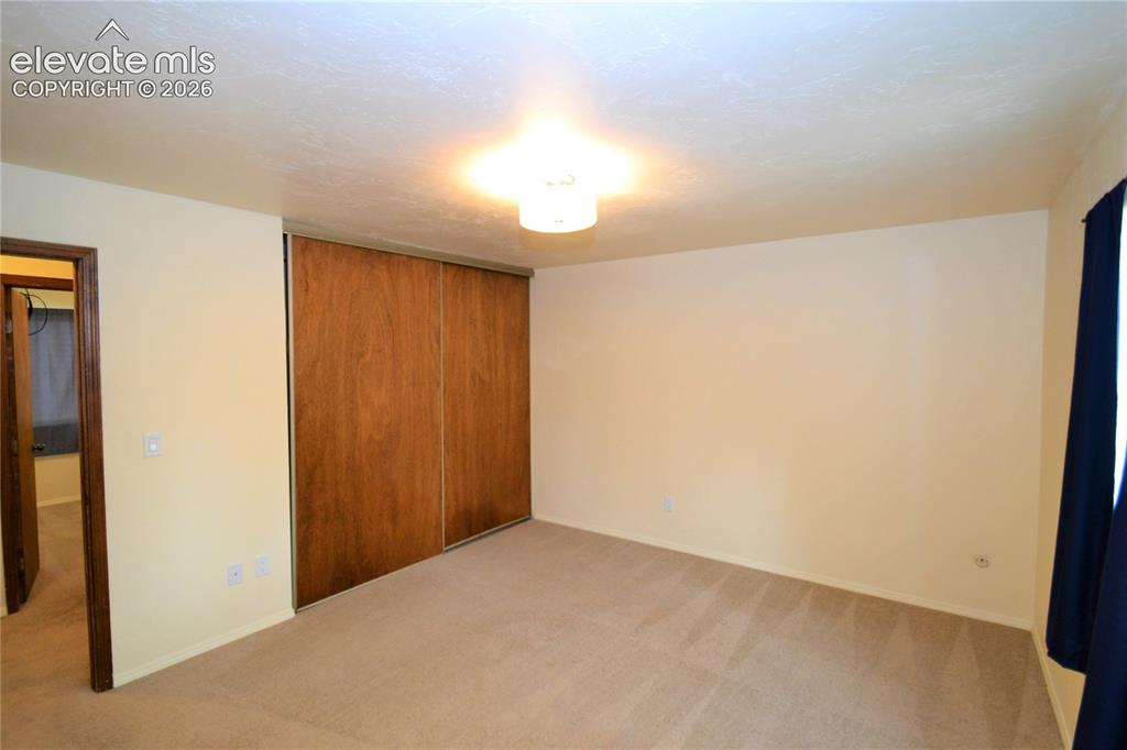 Image 5 of 13: Bedroom