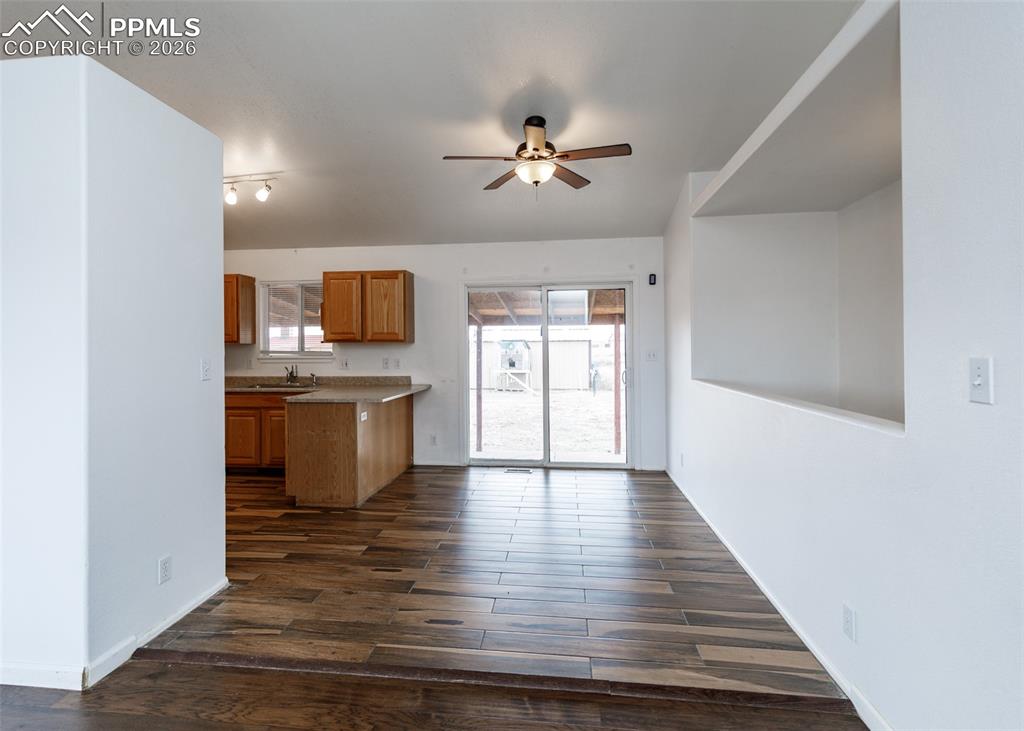 Image 11 of 50: Kitchen