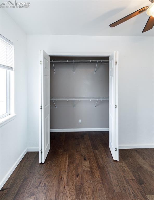 Image 29 of 50: Closet