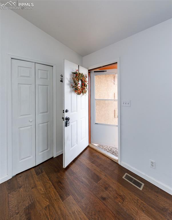 Image 7 of 50: Entry