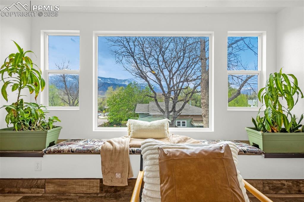Image 10 of 49: Sitting Room