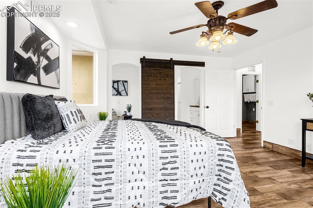 Image 12 of 49: Bedroom